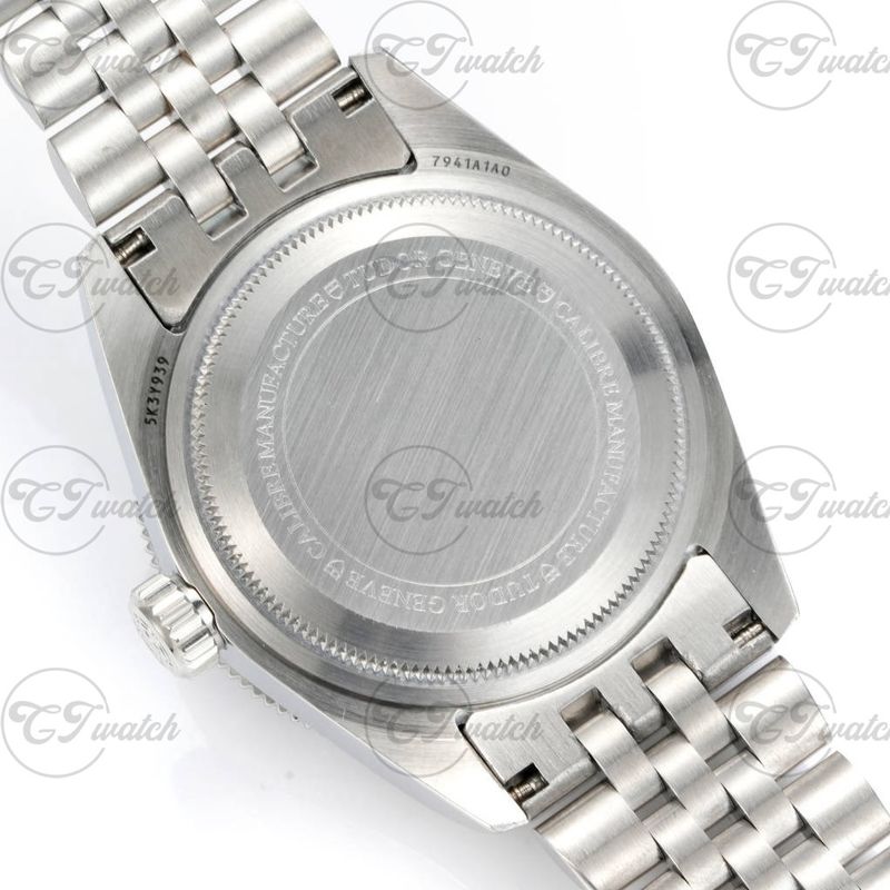 Tudor Black Bay GMT 41mm Black Bezel Super Clone Watch Automatic Stainless Steel Jubilee Bracelet Dual Time Design