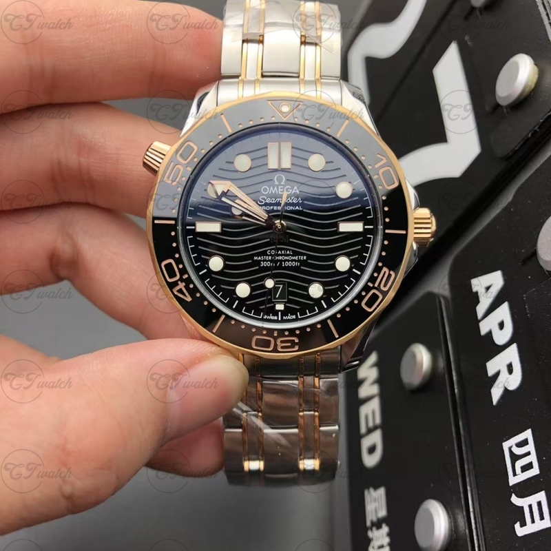 Omega Seamaster Diver 300M 42MM Клонированные часы Сталь Желтое золото Co-Axial Master Chronometer Cal. 8800 Черный циферблат с волнами