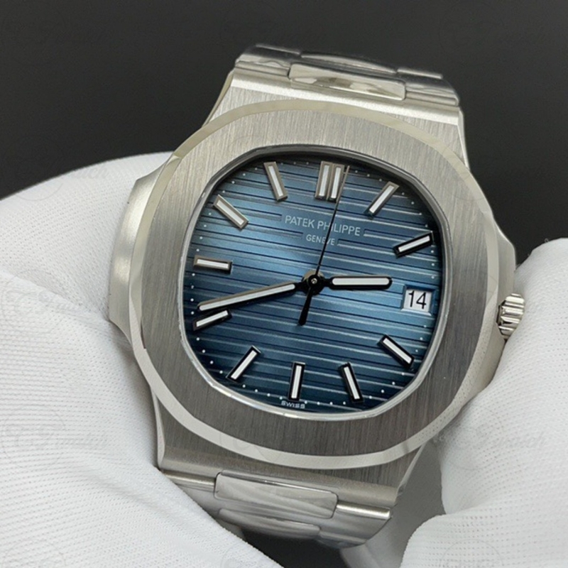 Patek Philippe 5711 Aquanaut Stainless Steel Diamond Bezel blue Dial Rubber Strap Automatic Luxury Watch