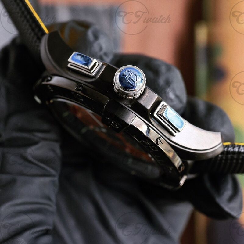 Breitling Chronomat B01 44mm Stainless Steel Chronograph Watch (Premium B01 Calibre Movement, High-Precision Craftsmanship & Bold Racing-Inspired Design)