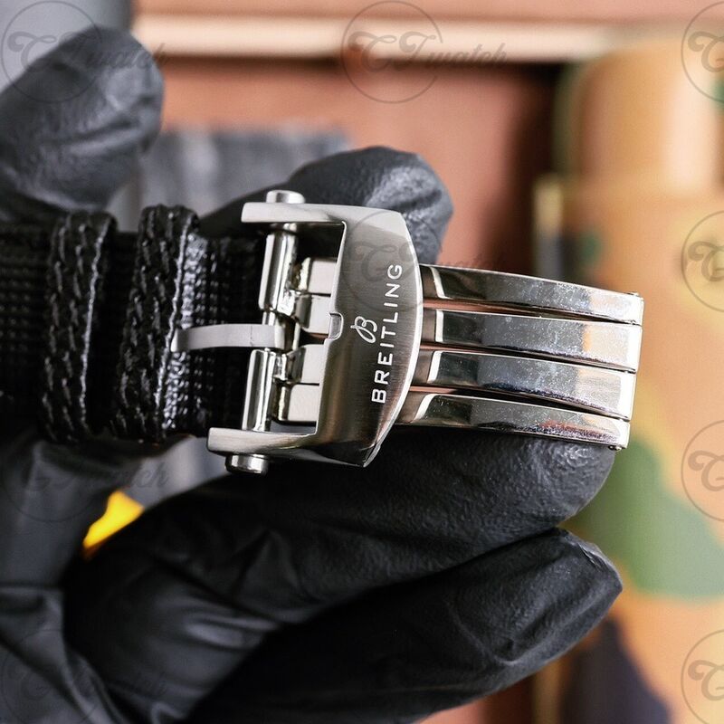 Breitling Chronomat B01 44mm Stainless Steel Chronograph Watch (Premium B01 Calibre Movement, High-Precision Craftsmanship & Bold Racing-Inspired Design)