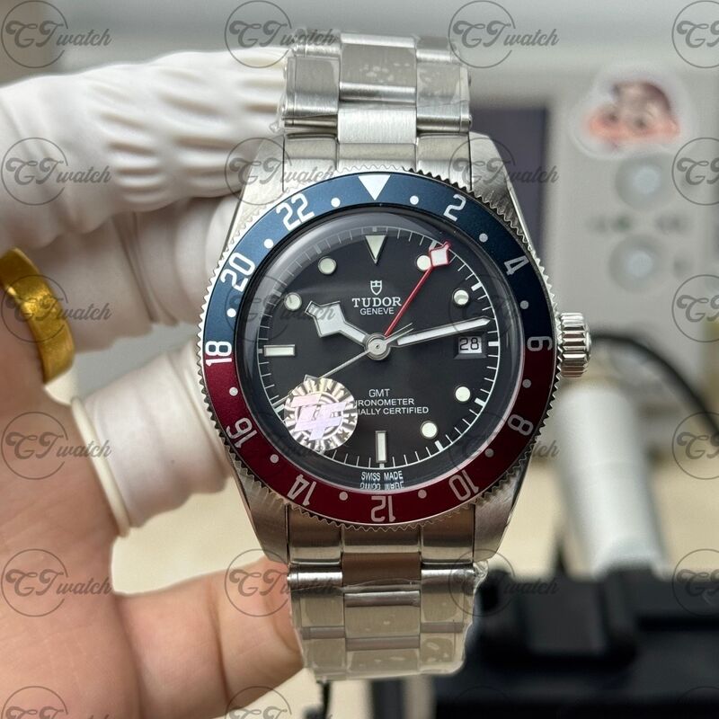 English: Tudor Black Bay GMT 41mm Stainless Steel Automatic Watch (Premium Cloned Calibre MT5652 Movement, High-Precision Craftsmanship & Classic Red-Blue GMT Bezel Design)