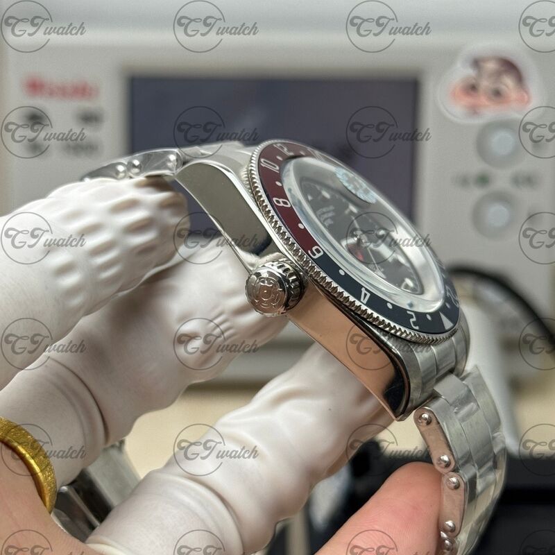 English: Tudor Black Bay GMT 41mm Stainless Steel Automatic Watch (Premium Cloned Calibre MT5652 Movement, High-Precision Craftsmanship & Classic Red-Blue GMT Bezel Design)